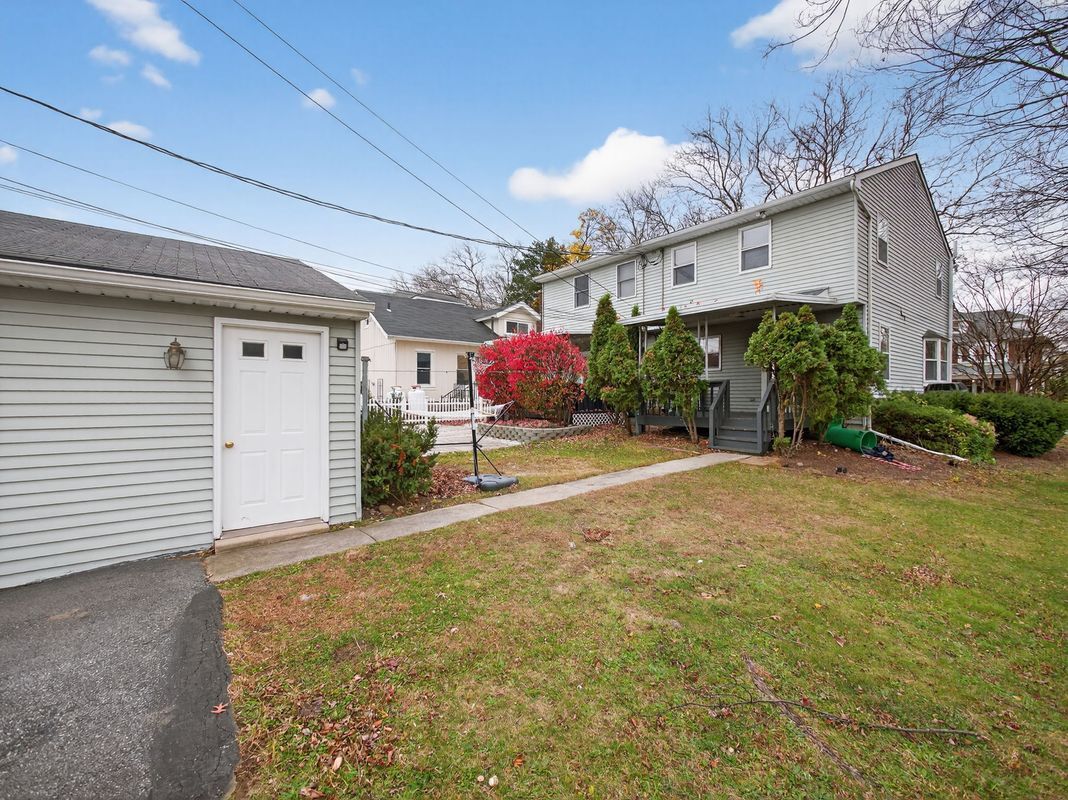 Building Photo - 2149 W Allen St