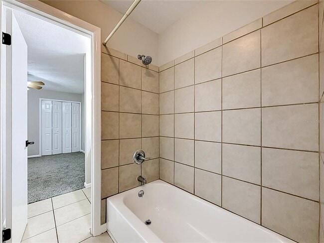 Building Photo - 2113 NE 38th St
