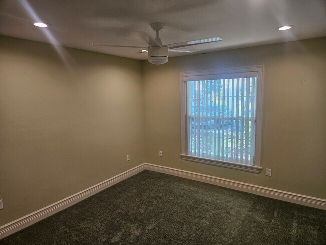 Building Photo - Stylish Palm Harbor Home in Bentley Park –...