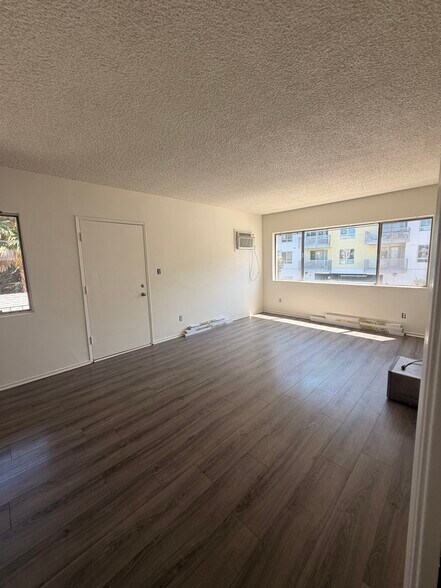 Building Photo - 5019 Klump Ave