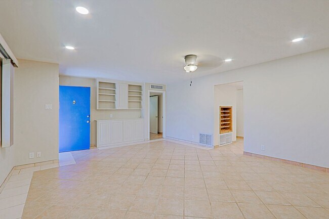 Building Photo - 6203 N 12th Pl