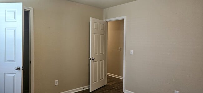 Building Photo - 127 Radford Cir