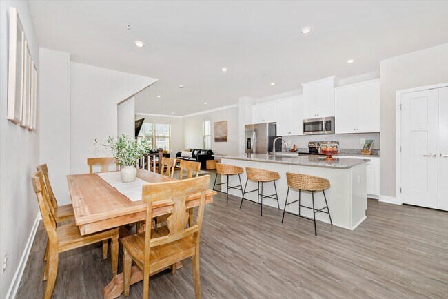 Building Photo - 5824 Pecking Stone St