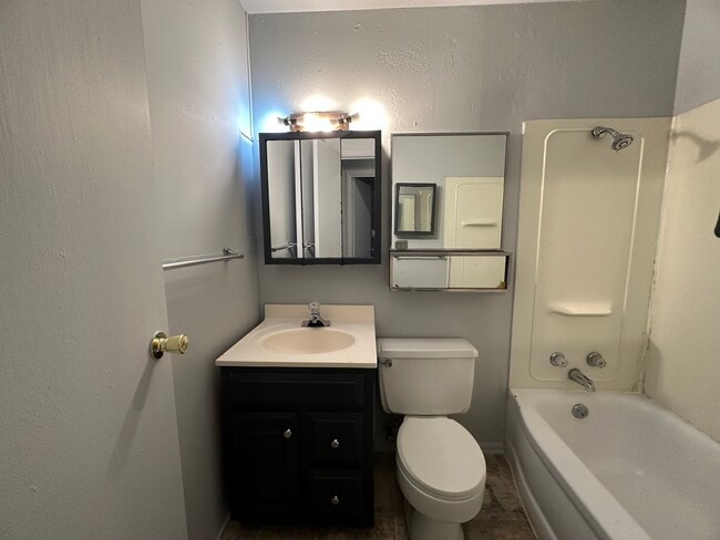 Building Photo - 1503 Eastview Ave