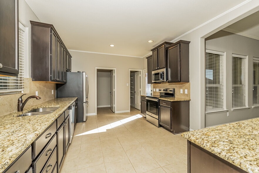 Building Photo - 2808 Silver Sage Dr