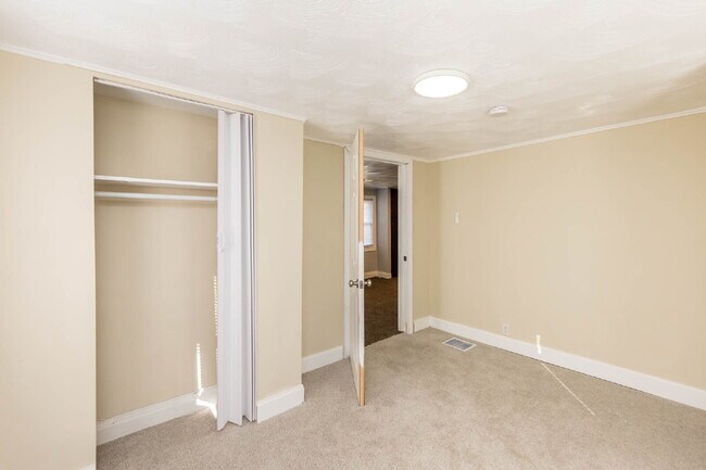 Building Photo - 2-Bedroom Home with Flexible Bonus Room Near Downtown Columbus