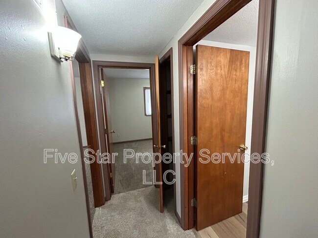 Building Photo - 1222 W Monroe St