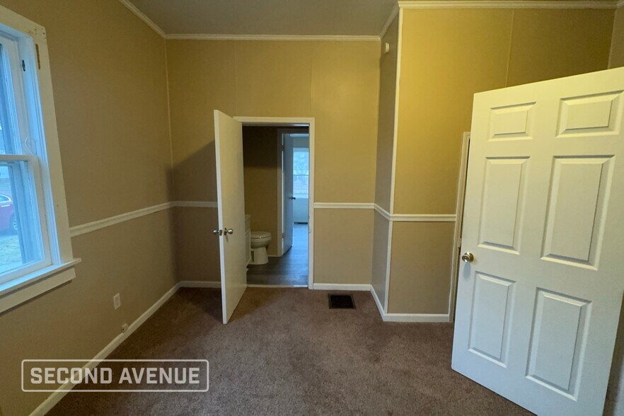 Building Photo - 512 Central Ave