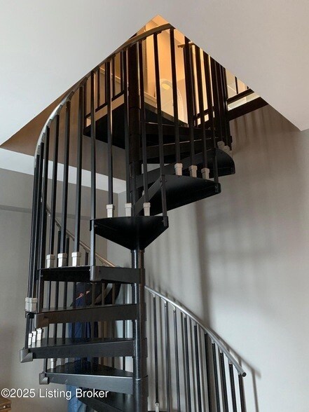 Building Photo - 604 S 3rd St