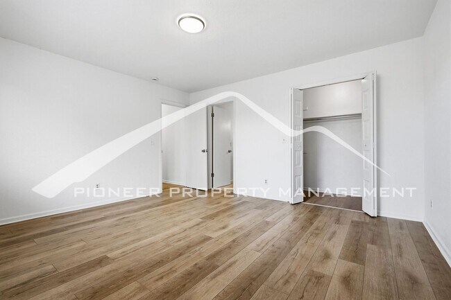 Building Photo - Charming Home with Central AC & Washer/Dryer