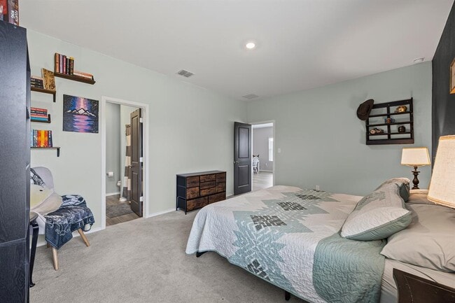 Building Photo - 2402 Sunray Ct