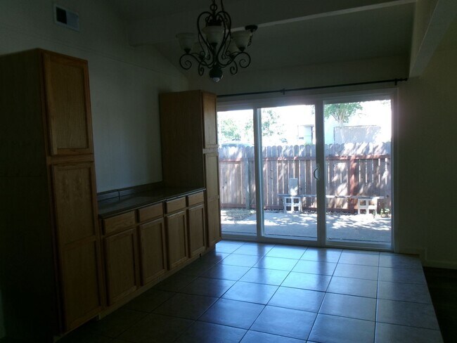 Building Photo - 9685-9687 Lake Natoma Dr