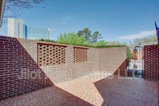 Building Photo - 1647 Executive Park Ln NE