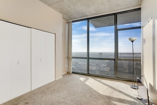 Building Photo - 235 W Van Buren St