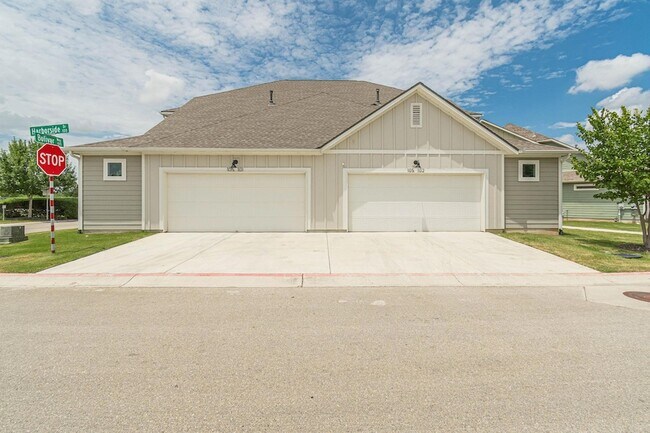 Building Photo - 105 Harborside Dr