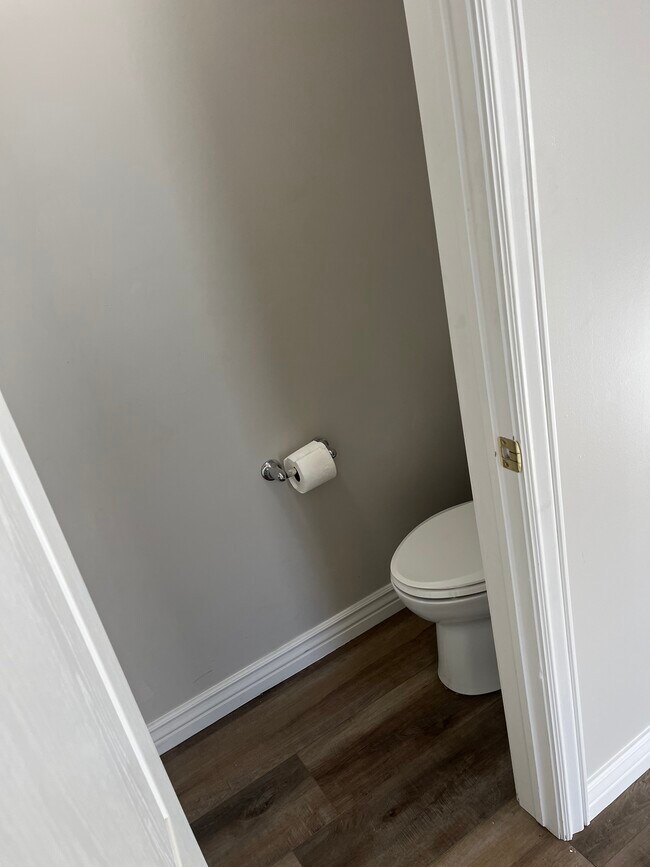 Building Photo - 374 E Braidhill Dr