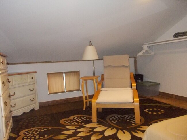 Building Photo - 256 Derby Ave