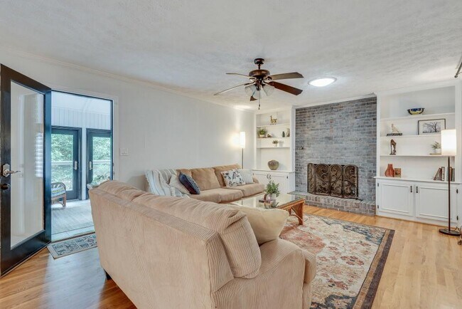 Building Photo - 2663 Rangewood Dr NE