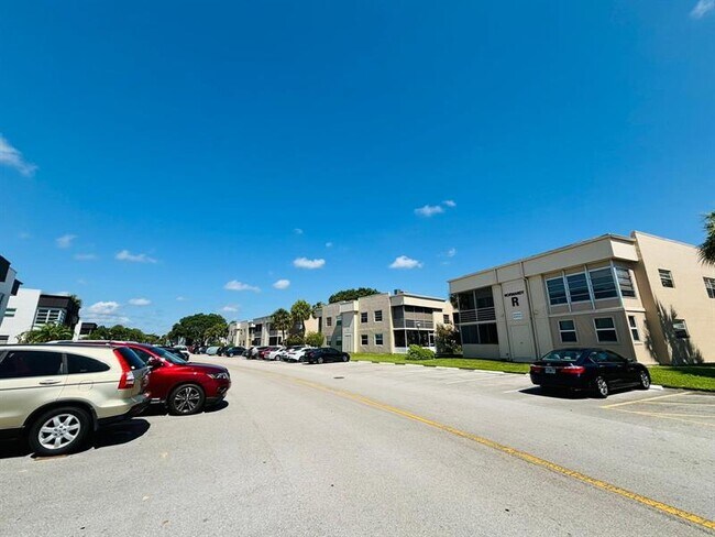 Building Photo - 831 Normandy R
