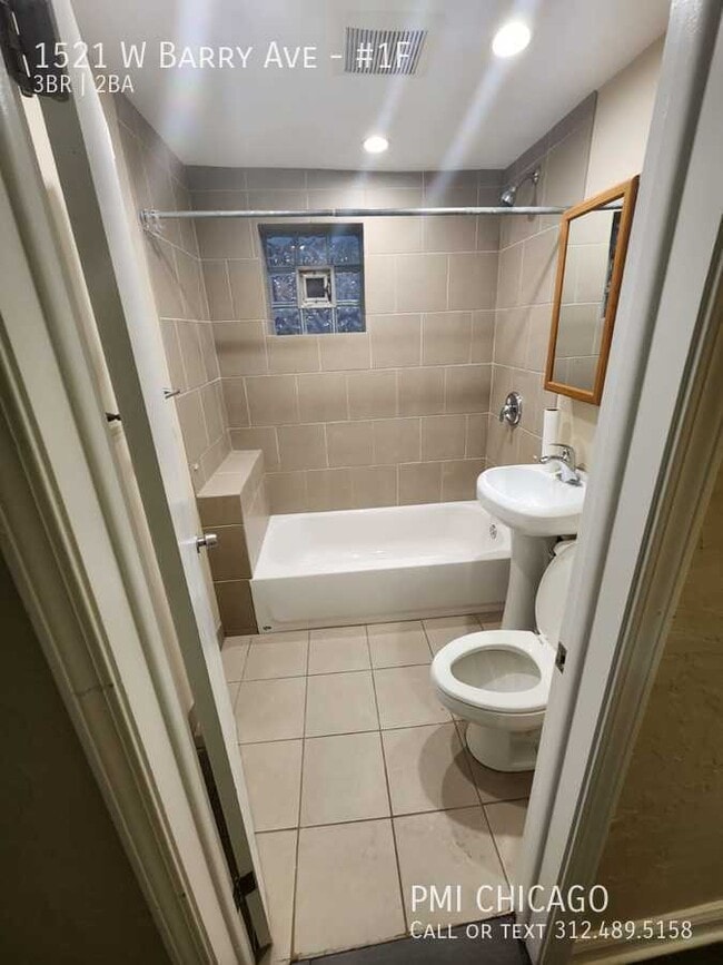 Building Photo - 1521 W Barry Ave