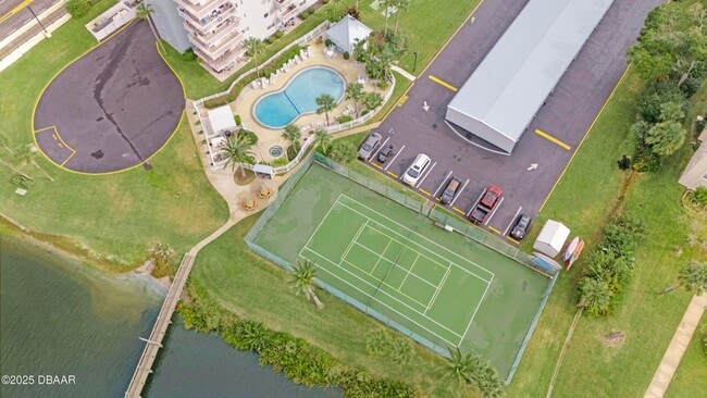 Building Photo - 100 Silver Beach Ave