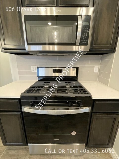 Building Photo - 606 Ozark Ln