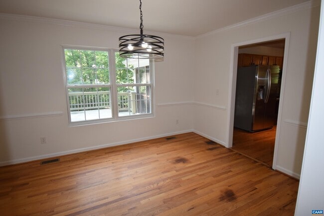 Building Photo - 19 Woodlawn Dr