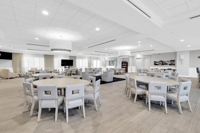 Building Photo - 2650 Lake Shore Dr