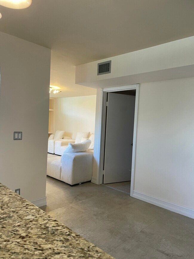 Building Photo - 22976 Oxford Pl