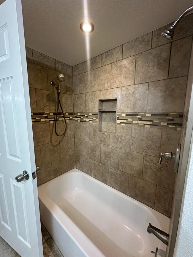 Building Photo - 440 N Homsy Ave