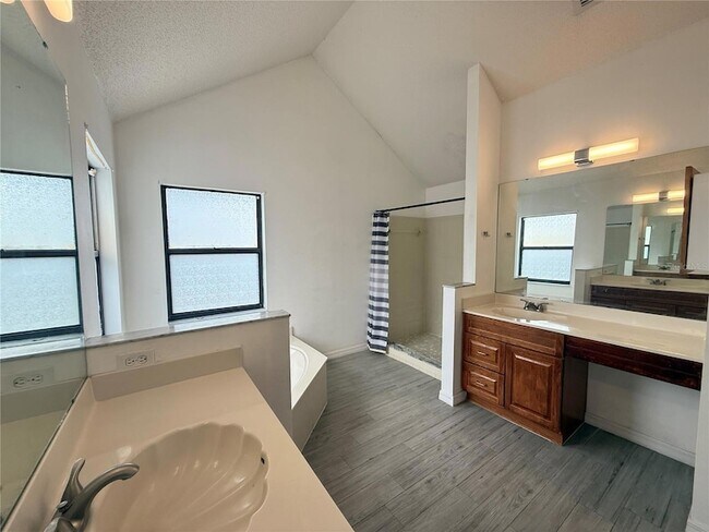 Building Photo - 3718 Linsbury St