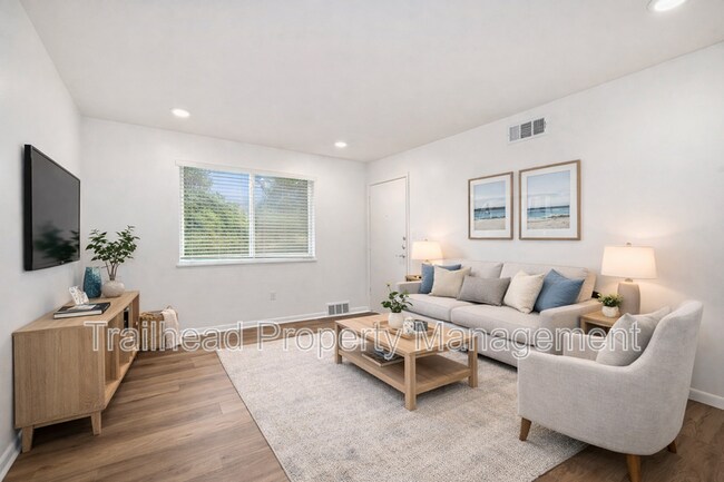 Building Photo - 8316 Robinson St