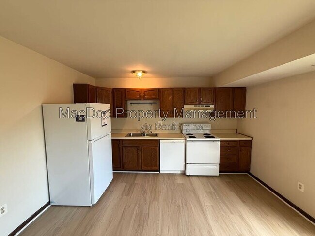 Building Photo - 5145 Cottonwood Ct