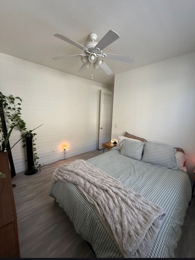 Building Photo - MOVE IN SPECIAL: 1/2 OFF 2ND MONTHS RENT Adorable 3 bedroom 2 bath home