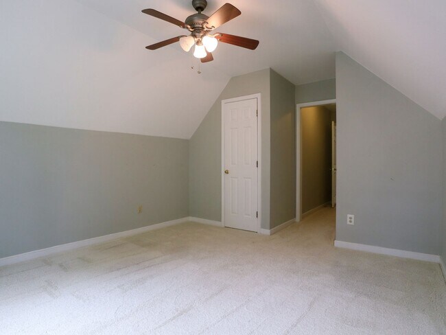 Building Photo - Spacious 4-Bedroom with Fenced Yard, Deck,...
