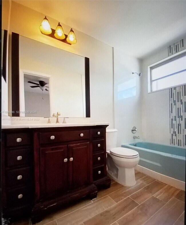 Building Photo - 12500 NE 5th Ave