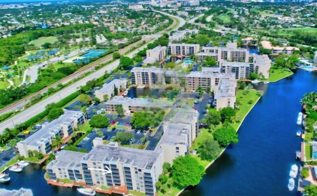 Building Photo - 15 E Royal Palm Rd