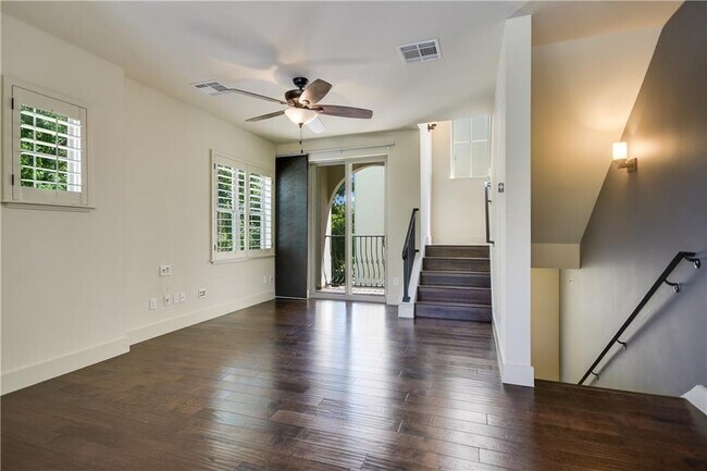 Building Photo - 2207 Pasadena Dr