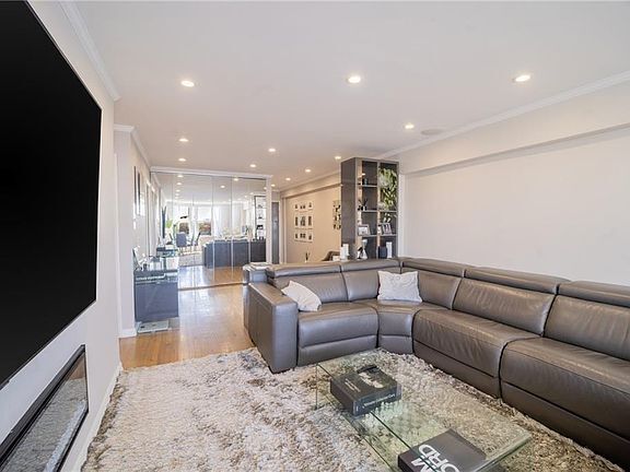 Building Photo - 1625 Emmons Ave