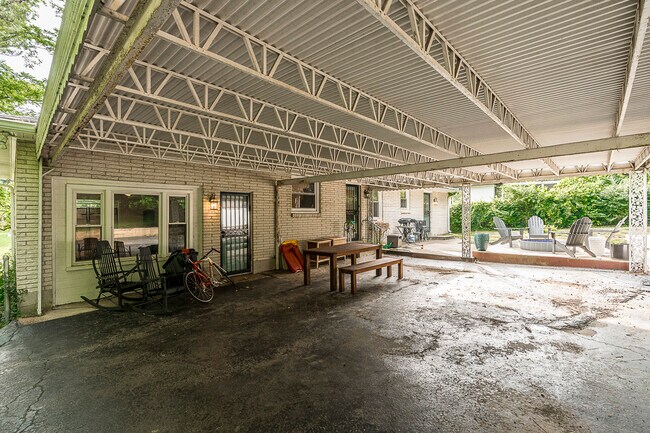Building Photo - 1813 Welcome Ln
