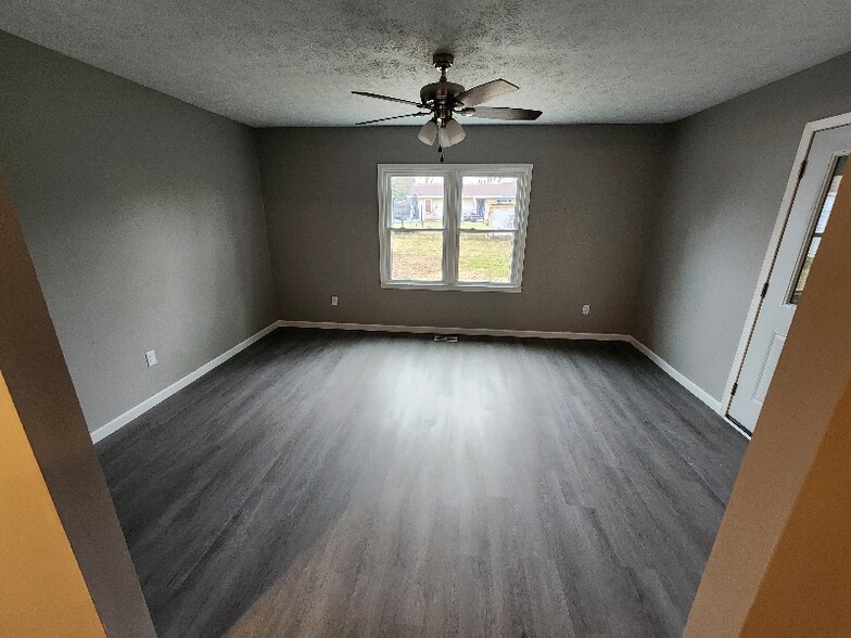 Building Photo - 1146 Morris Ave