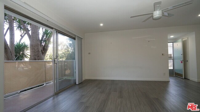 Building Photo - 844 6th St