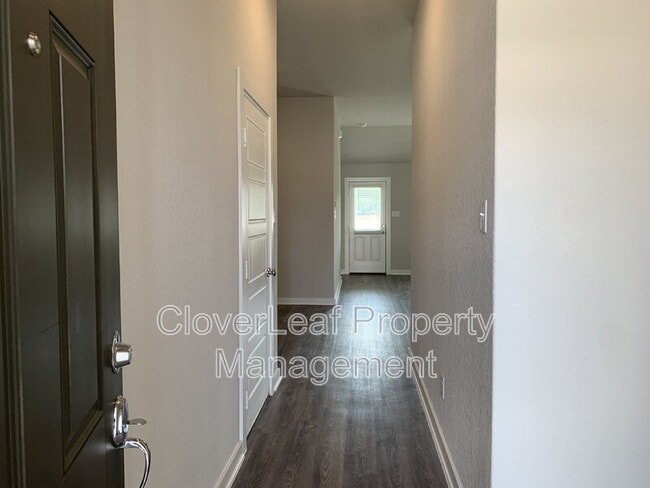 Building Photo - 708 Stonemanor Bay