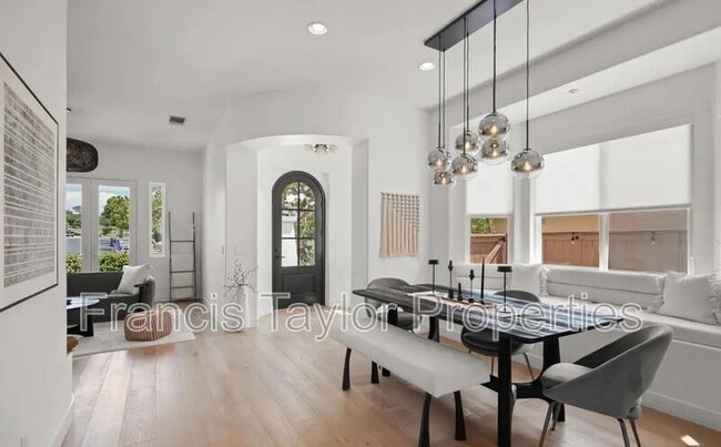 Building Photo - 1042 Alexandra Ln