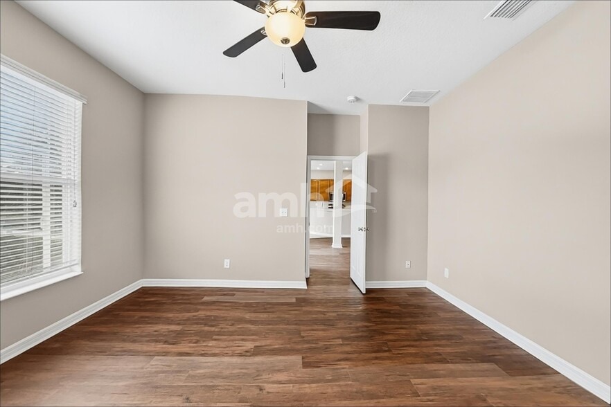 Building Photo - 503 9th St NE