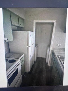 Building Photo - 4400 Sharon Chase Dr