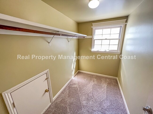 Building Photo - AVAILABLE SEPTEMBER - Nice Home in Atascad...