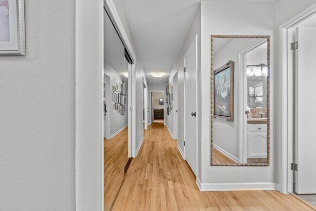 Building Photo - Stunning home located is sought after Northgate!