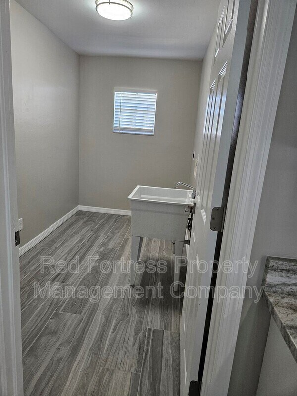 Building Photo - 410 SW 40th Terrace