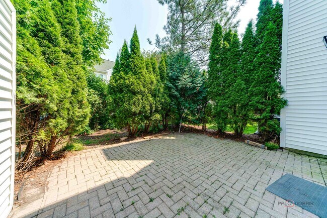 Building Photo - 115 Meadowbrook Ln